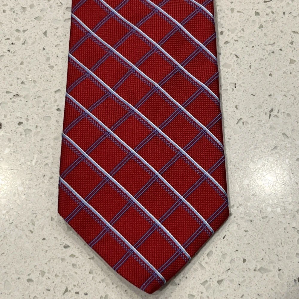 Brooks Brothers Makers Red White Tie 100% Silk Made in USA